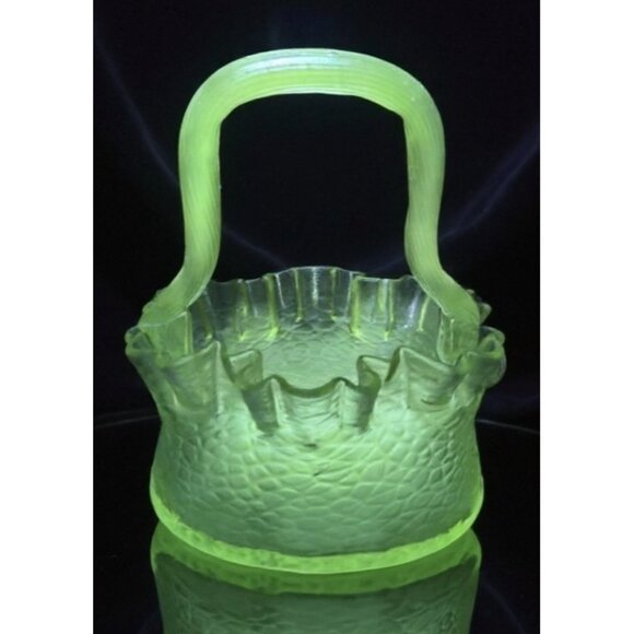 Loetz 1800s Green Iridescent Basket W/ruffled Rim GLOWS UV 365NM - Picture 3 of 9